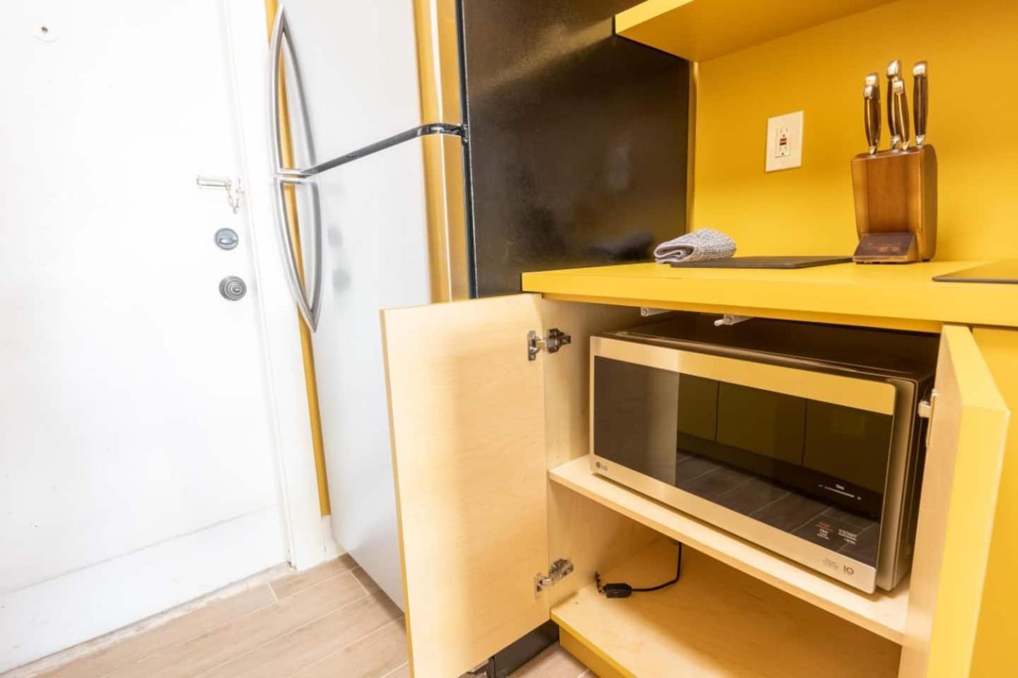 Stylish 2Bed Apartment El Portal Miami Exterior photo